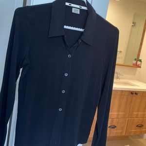 Wilfred pose button up